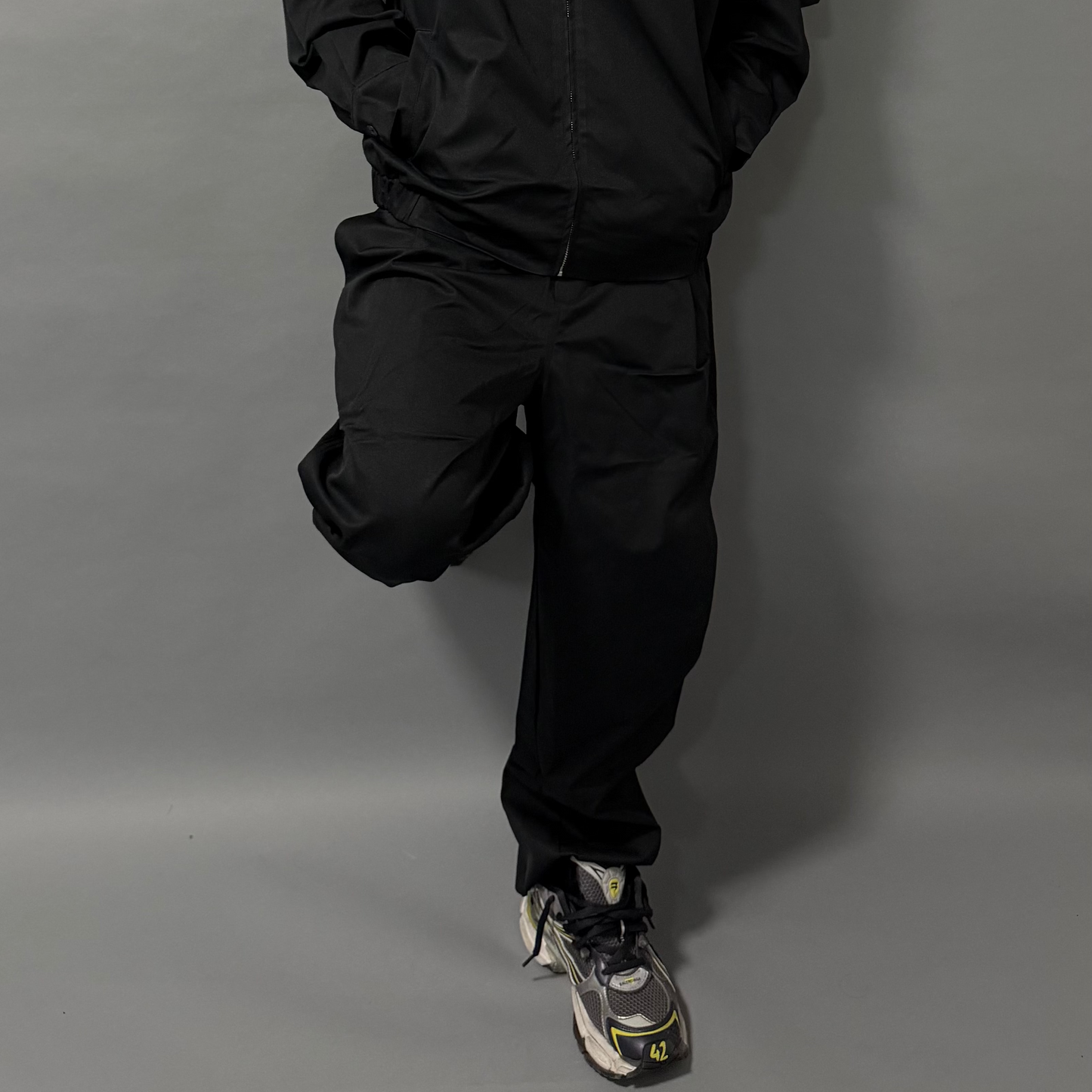 Pantaloni Oversize 002 – Nero e Marrone