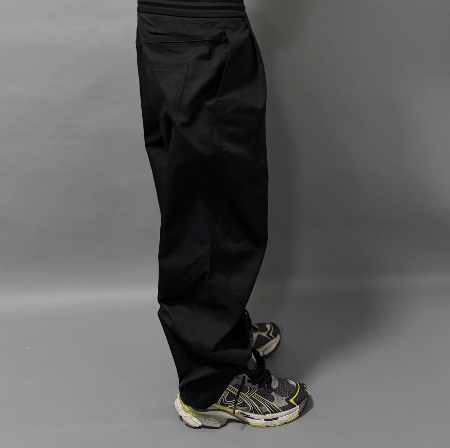 Pantaloni Oversize 002 – Nero e Marrone