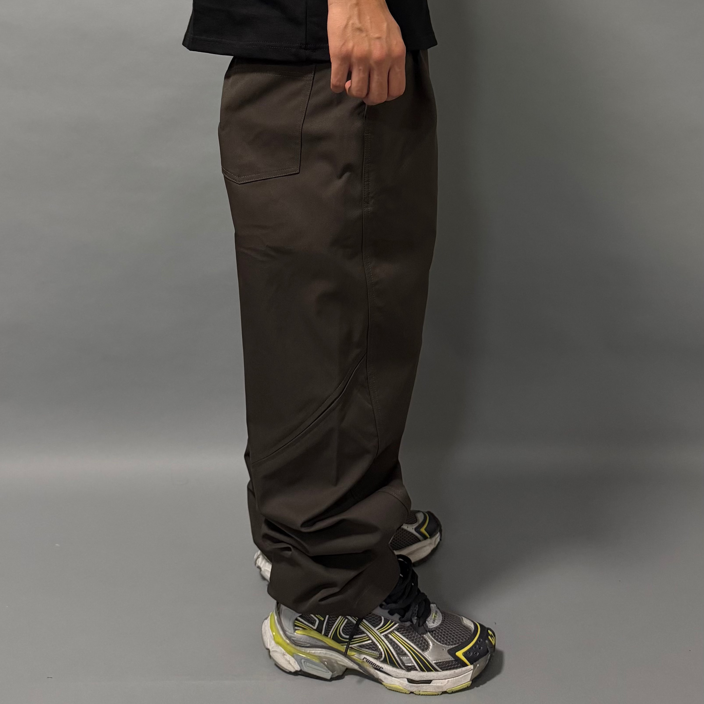 Pantaloni Oversize 002 – Nero e Marrone