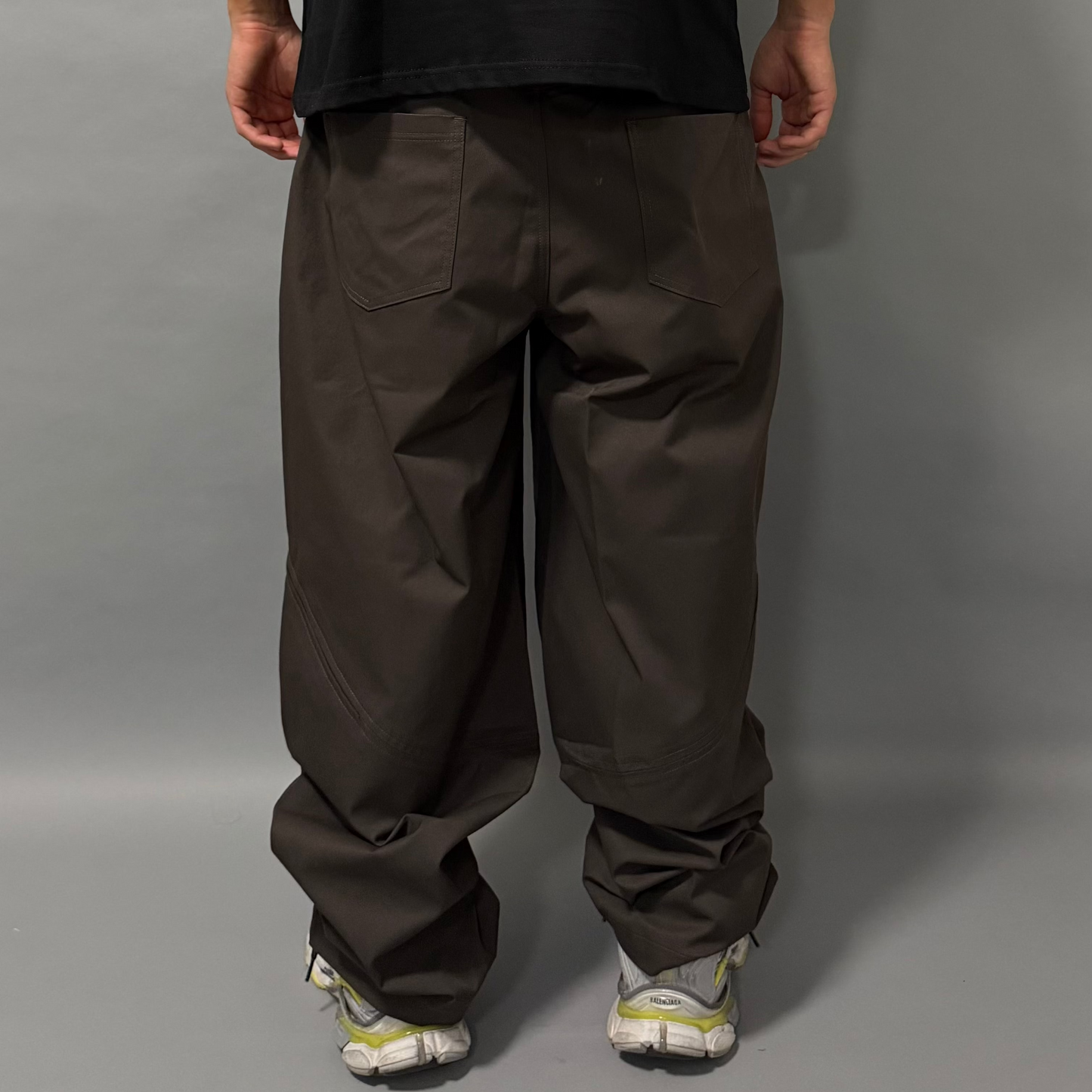 Pantaloni Oversize 002 – Nero e Marrone