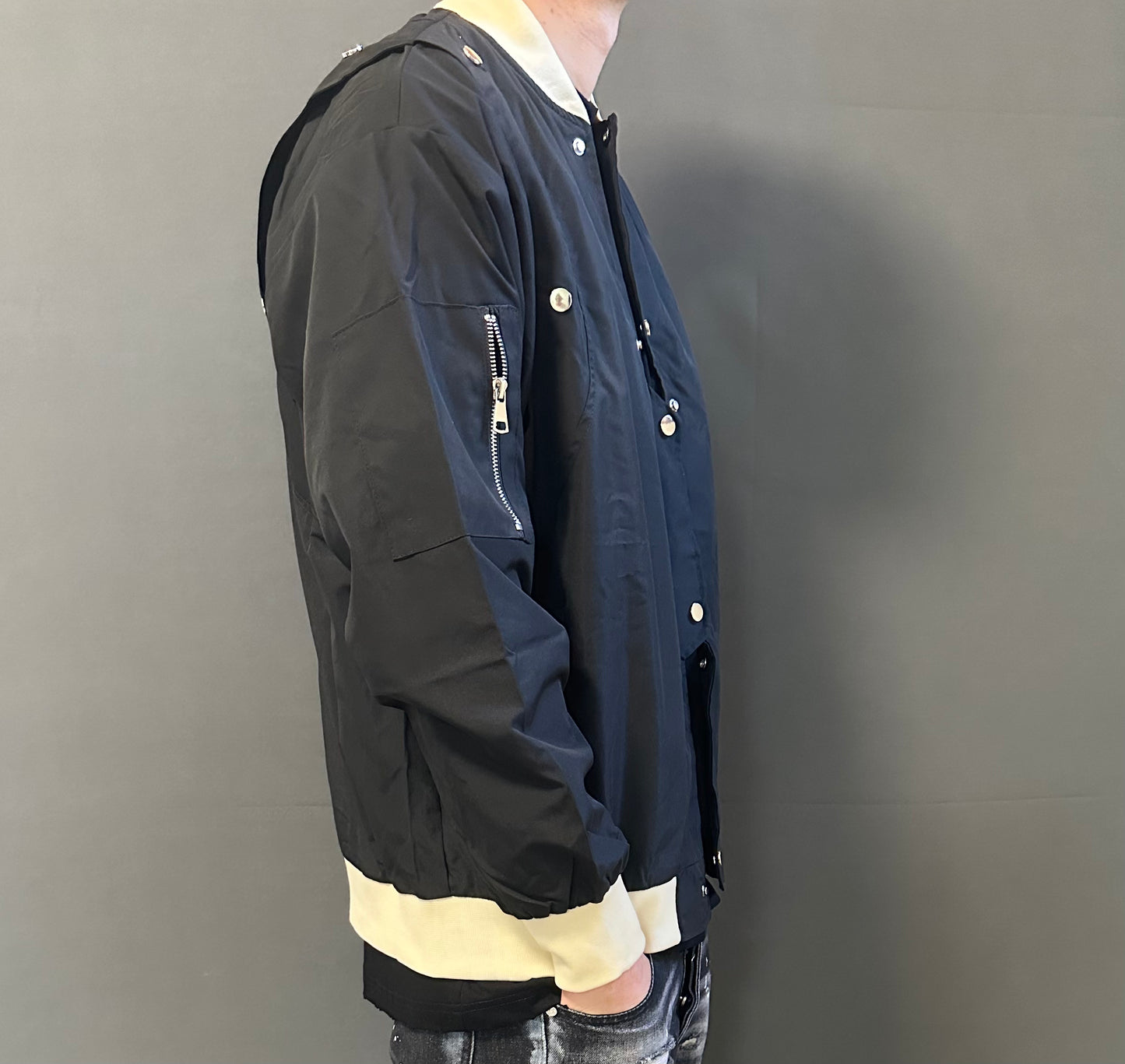 Bomber Bottonato Nero Beige – Eleganza e Comfort